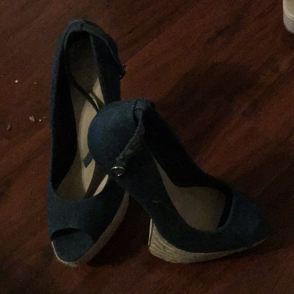 Shoe Dazzle Blue Wedge Peep-Toe Elegance